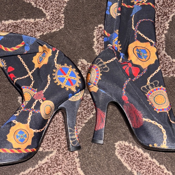 Gorgeous Over The Knee Print Boots - Picture 7 of 10